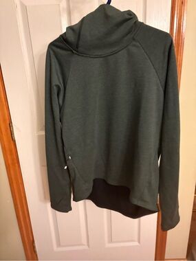 On Running Women’s Medium Green Cowl Neck Performance Hoodie